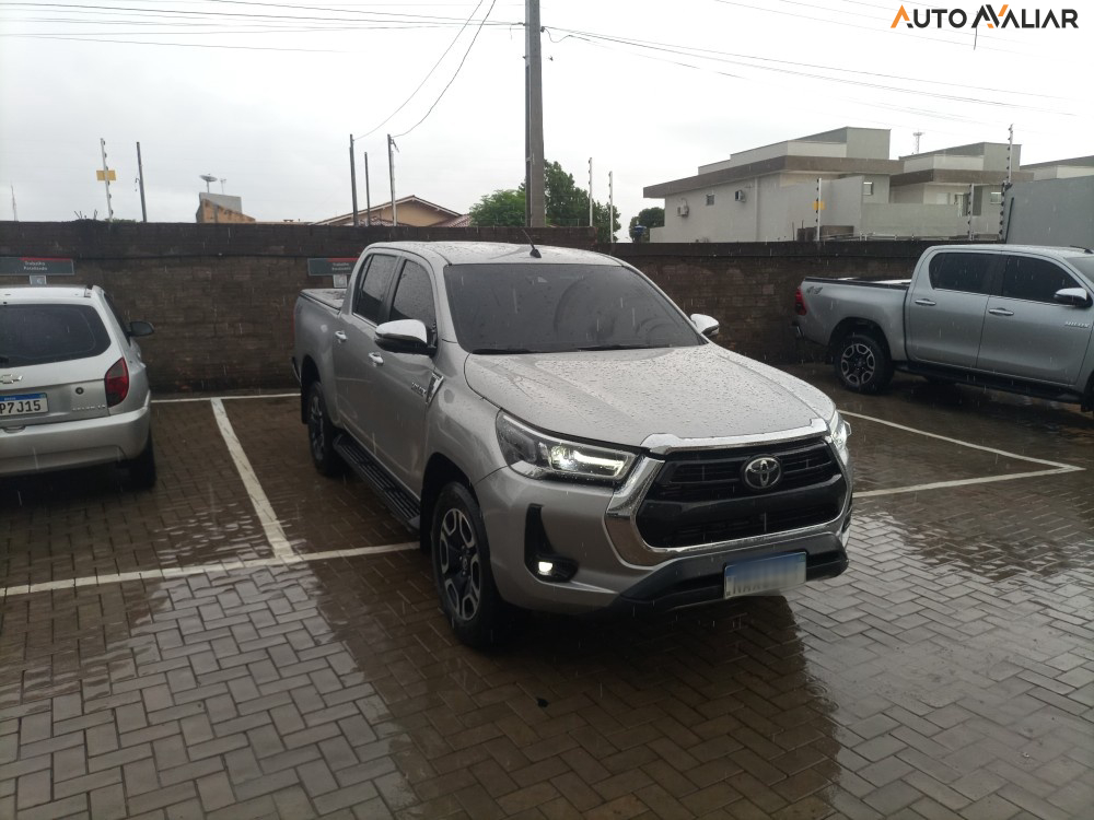 TOYOTA HILUX 2.8 D-4D TURBO DIESEL CD SRX 4X4 AUTOMÁTICO