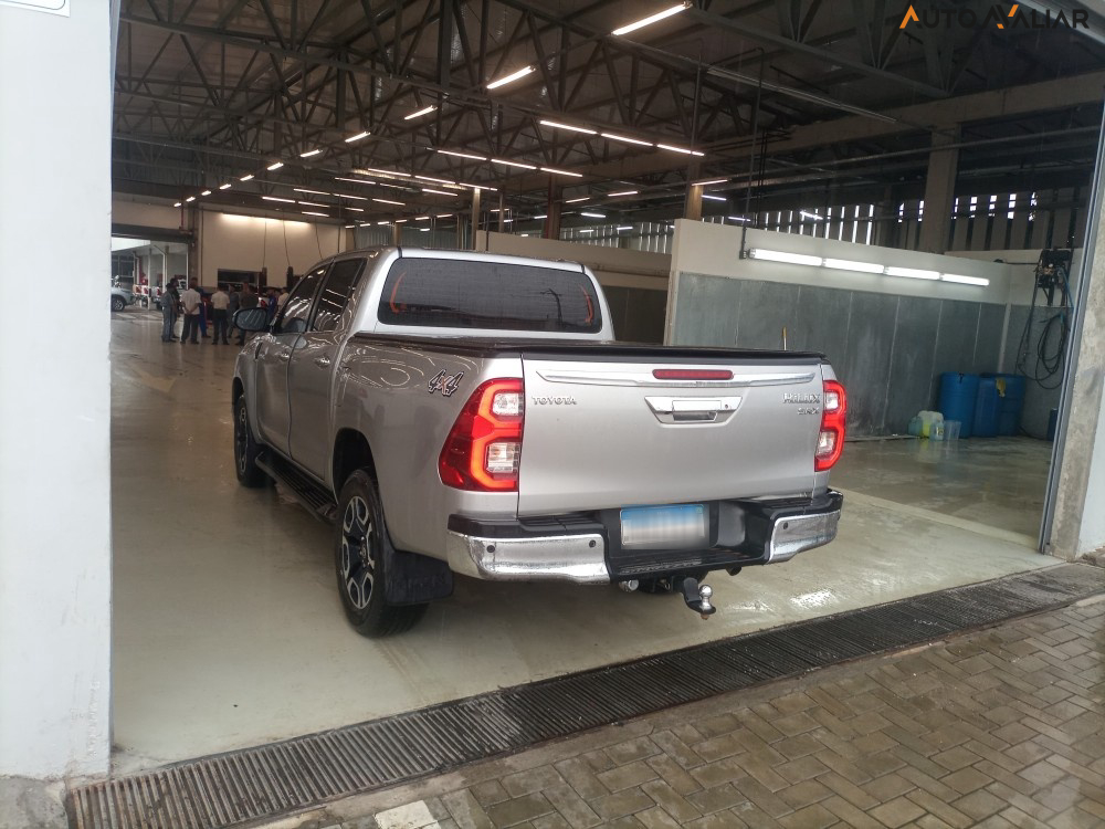 TOYOTA HILUX 2.8 D-4D TURBO DIESEL CD SRX 4X4 AUTOMÁTICO