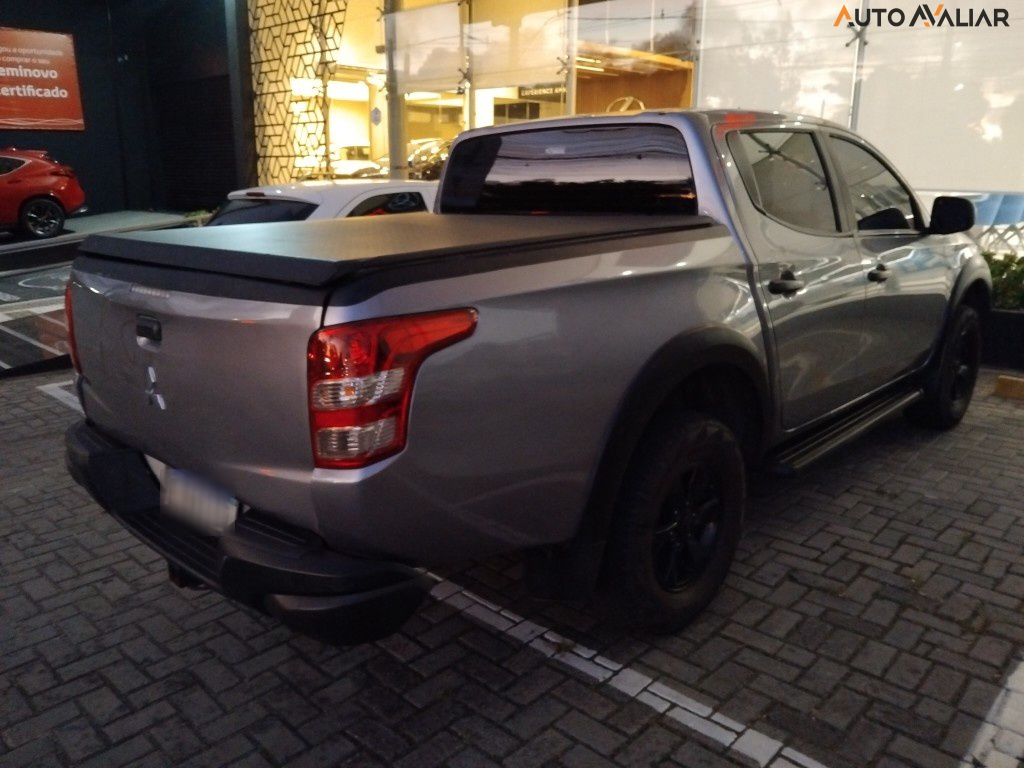 MITSUBISHI L200 TRITON  2.4 16V TURBO DIESEL OUTDOOR GLS CD 4X4 AUTOMÁTICO
