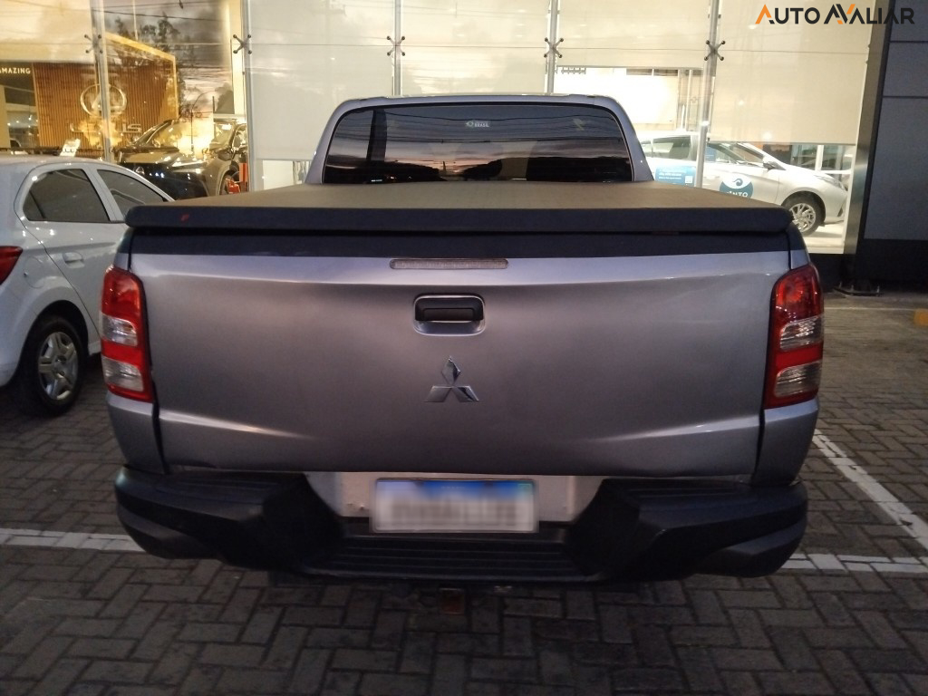 MITSUBISHI L200 TRITON  2.4 16V TURBO DIESEL OUTDOOR GLS CD 4X4 AUTOMÁTICO