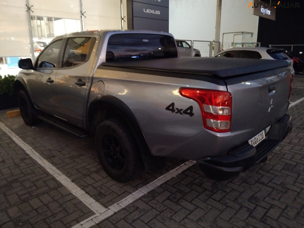 MITSUBISHI L200 TRITON  2.4 16V TURBO DIESEL OUTDOOR GLS CD 4X4 AUTOMÁTICO