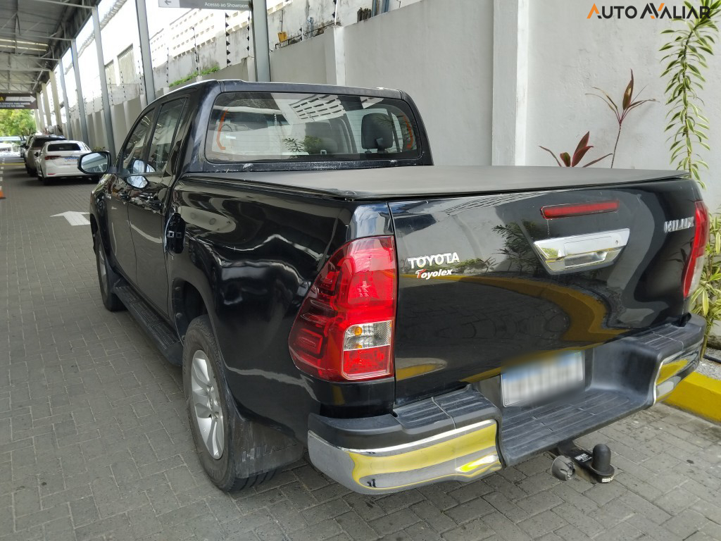 TOYOTA HILUX 2.8 SR 4X4 CD 16V DIESEL 4P AUTOMATICO