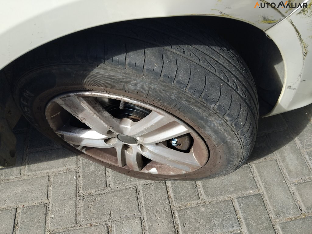 VOLKSWAGEN FOX 1.6 MSI HIGHLINE 16V FLEX 4P MANUAL