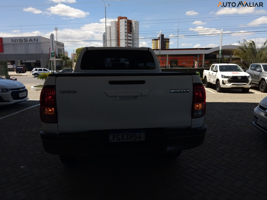 TOYOTA HILUX 2.8 STD 4X4 CD 16V DIESEL 4P MANUAL