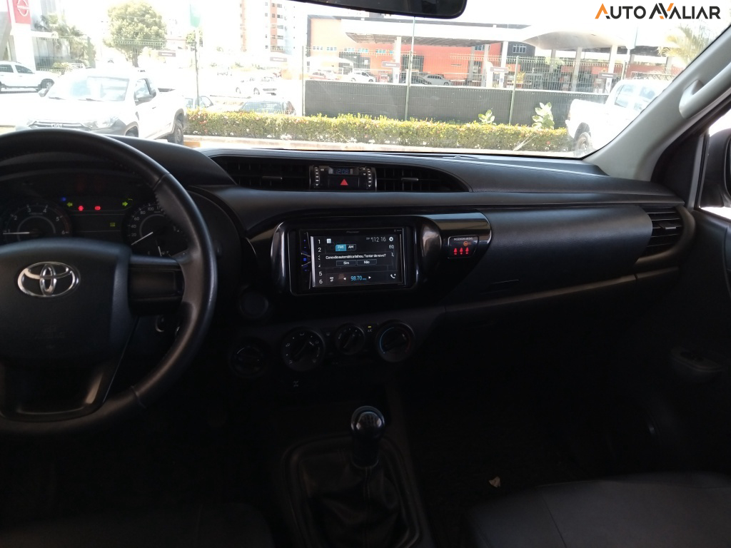 TOYOTA HILUX 2.8 STD 4X4 CD 16V DIESEL 4P MANUAL