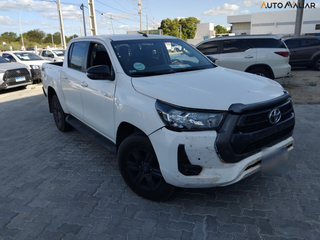 TOYOTA HILUX 2.8 D-4D TURBO DIESEL CD SR 4X4 AUTOMÁTICO