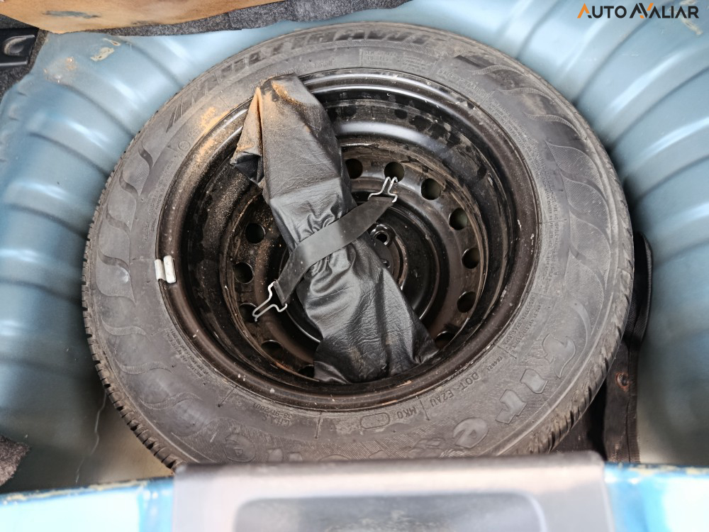 NISSAN MARCH 1.6 SL 16V FLEX 4P MANUAL