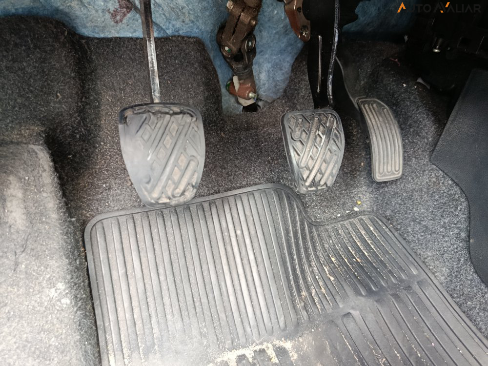 NISSAN MARCH 1.6 SL 16V FLEX 4P MANUAL