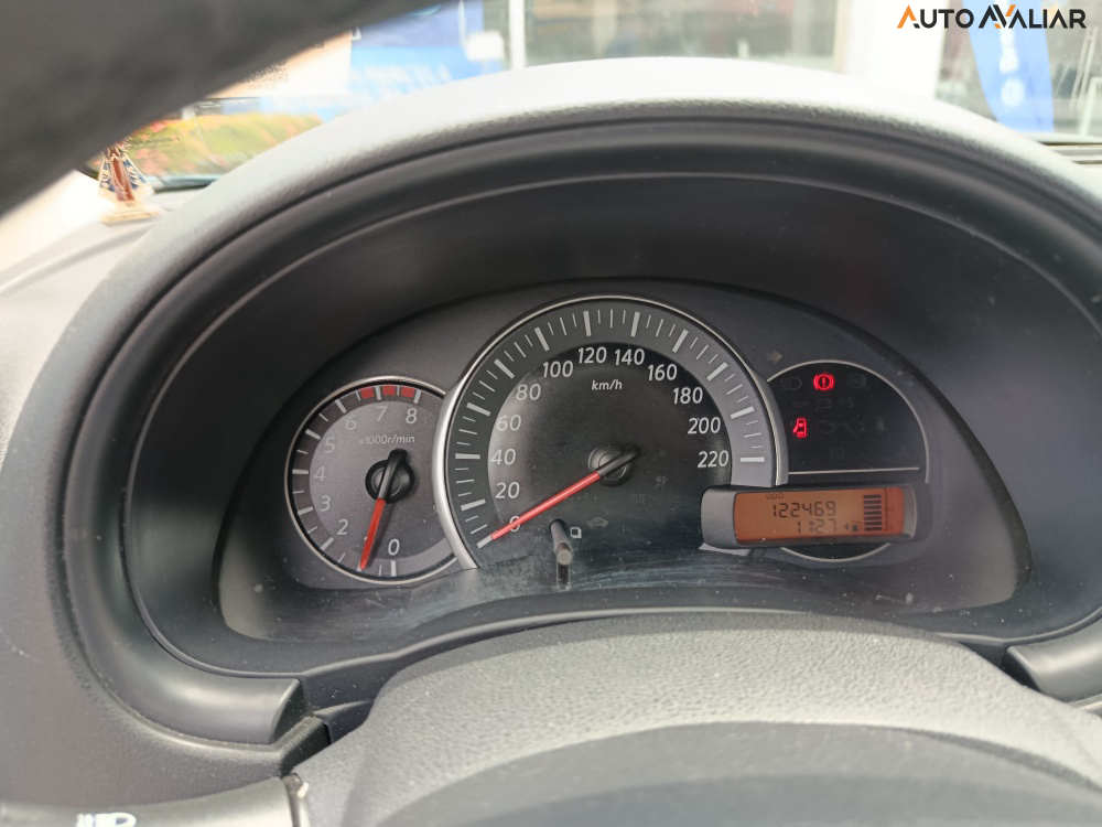 NISSAN MARCH 1.6 SL 16V FLEX 4P MANUAL