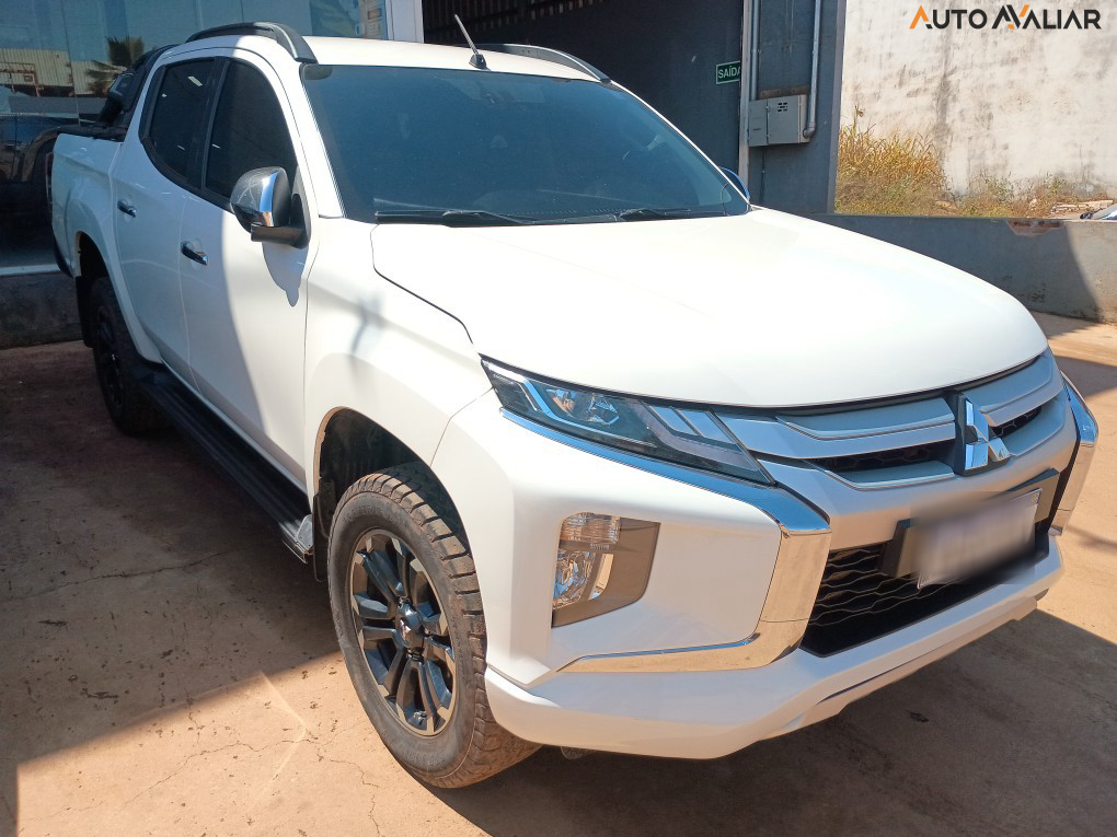 MITSUBISHI L200 TRITON  2.4 16V TURBO DIESEL SPORT HPE-S CD 4P 4X4 AUTOMÁTICO