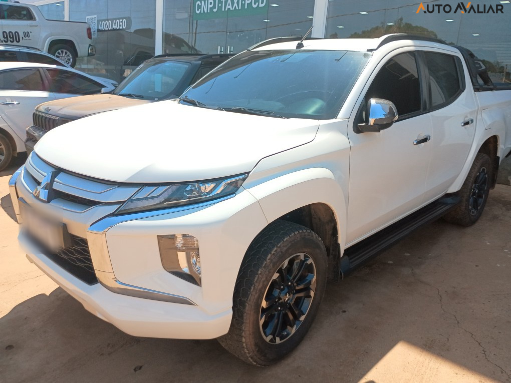 MITSUBISHI L200 TRITON  2.4 16V TURBO DIESEL SPORT HPE-S CD 4P 4X4 AUTOMÁTICO