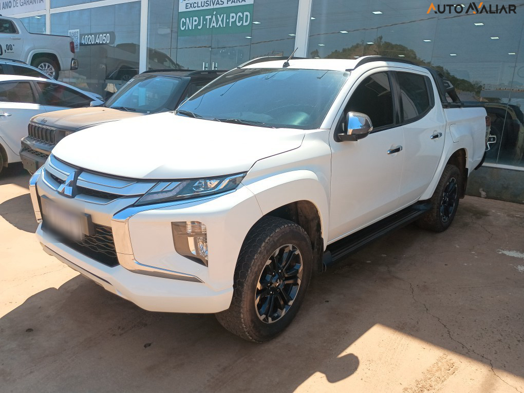 MITSUBISHI L200 TRITON  2.4 16V TURBO DIESEL SPORT HPE-S CD 4P 4X4 AUTOMÁTICO