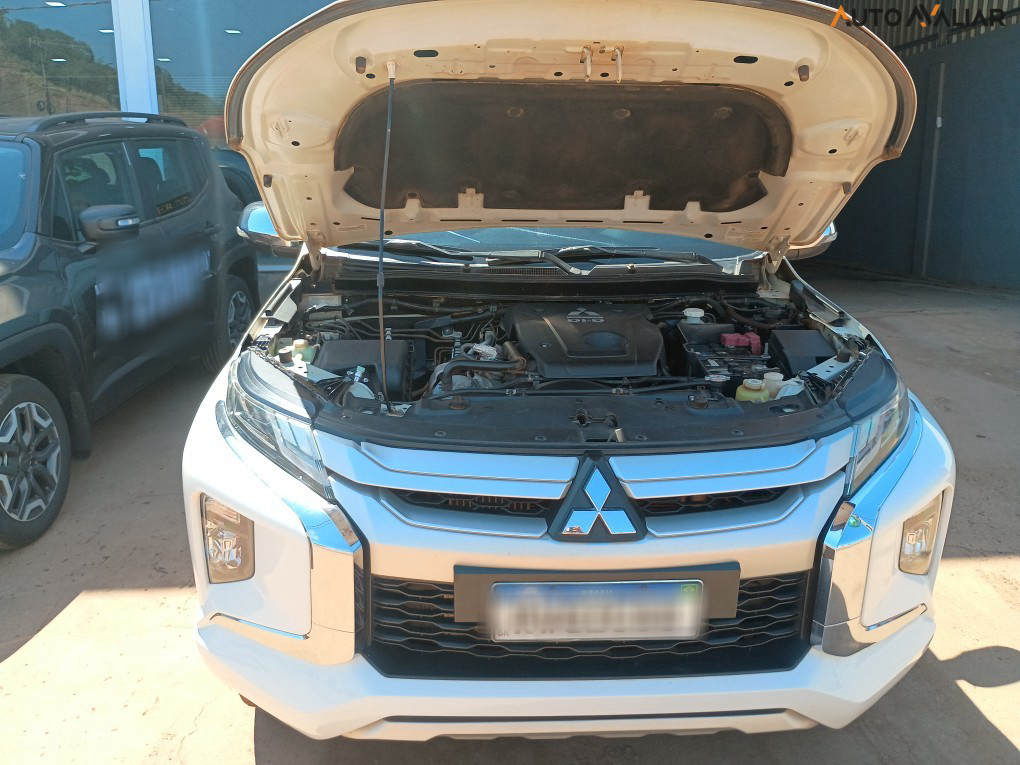 MITSUBISHI L200 TRITON  2.4 16V TURBO DIESEL SPORT HPE-S CD 4P 4X4 AUTOMÁTICO