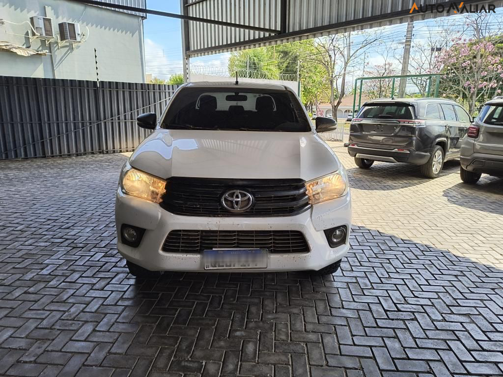 TOYOTA HILUX 2.8 STD 4X4 CD 16V DIESEL 4P MANUAL