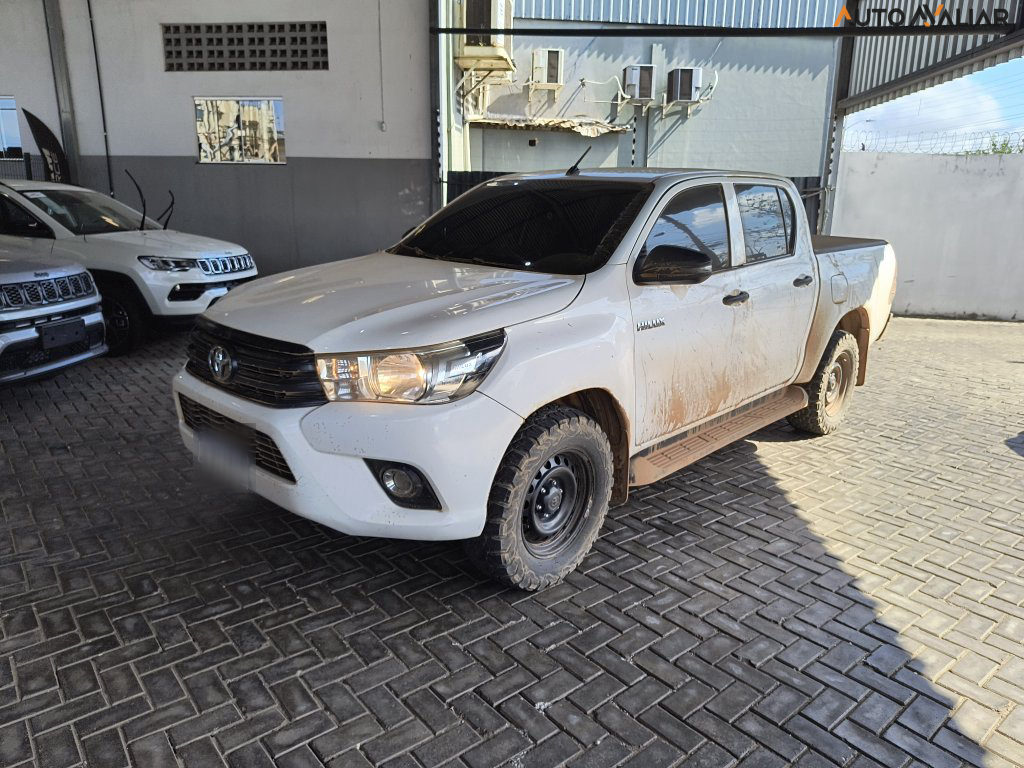 TOYOTA HILUX 2.8 STD 4X4 CD 16V DIESEL 4P MANUAL