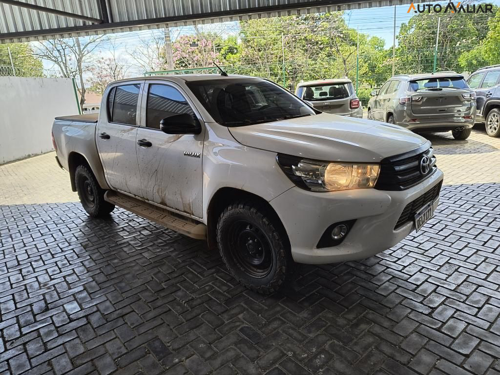 TOYOTA HILUX 2.8 STD 4X4 CD 16V DIESEL 4P MANUAL
