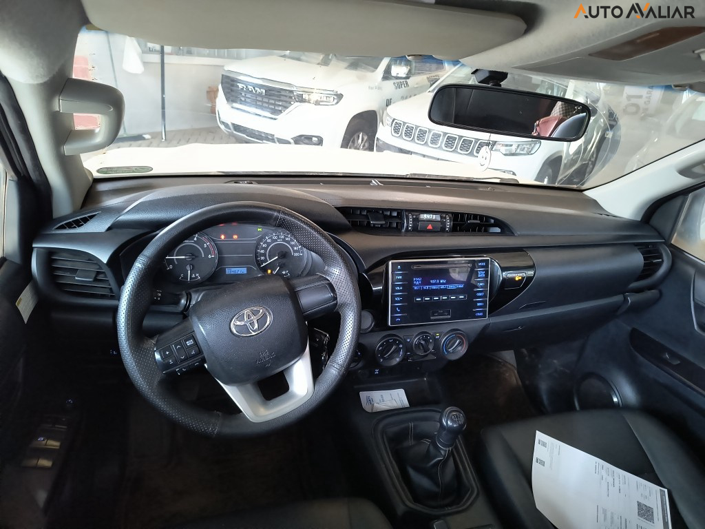 TOYOTA HILUX 2.8 STD 4X4 CD 16V DIESEL 4P MANUAL