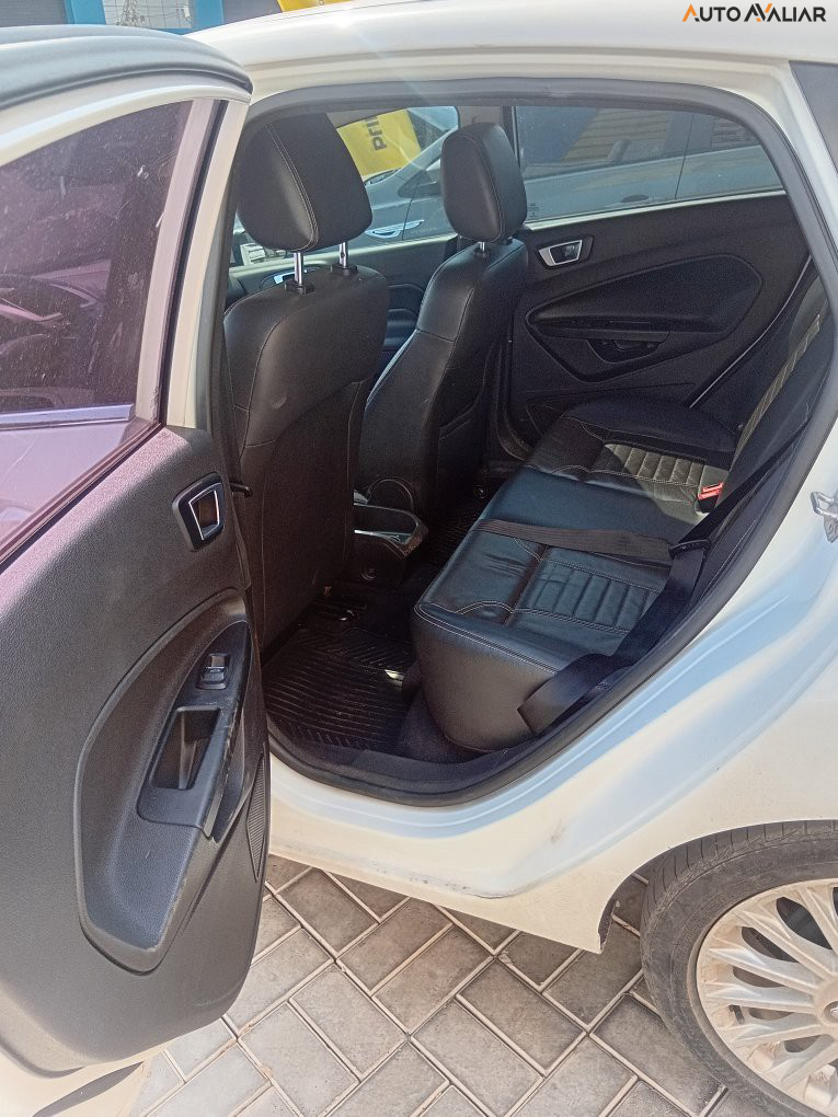 FORD FIESTA 1.6 TITANIUM HATCH 16V FLEX 4P POWERSHIFT