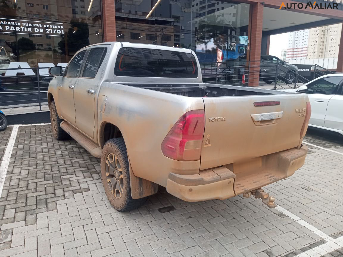 TOYOTA HILUX 2.7 VVT-i FLEX CD SRV 4X2 AUTOM&Aacute;TICO