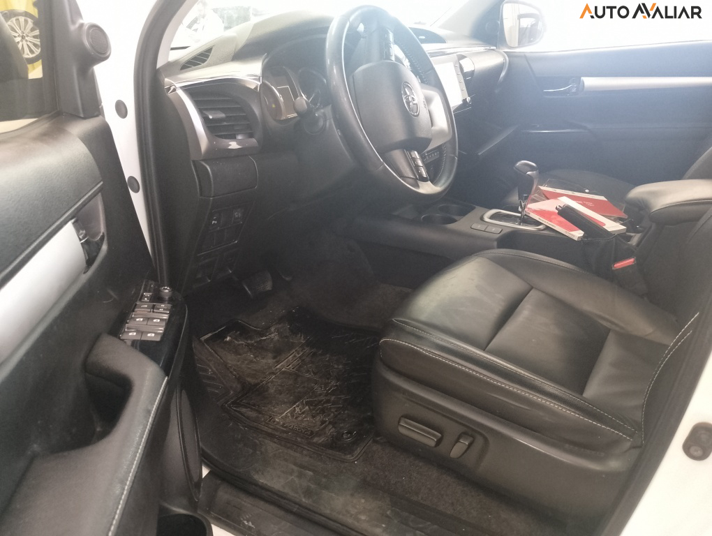 TOYOTA HILUX 2.8 D-4D TURBO DIESEL CD SRV 4X4 AUTOMÁTICO