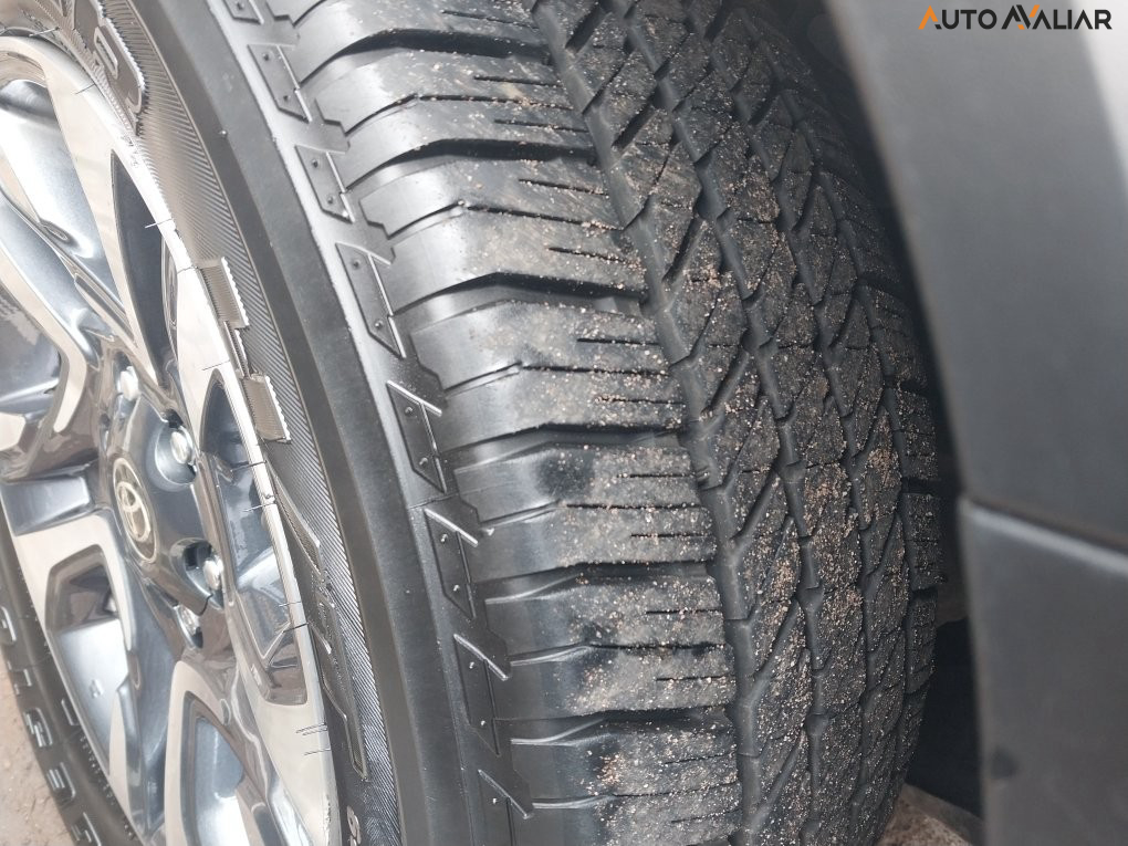 TOYOTA HILUX SW4 2.8 D-4D TURBO DIESEL SRX PLATINUM 4X4 AUTOM&Aacute;TICO