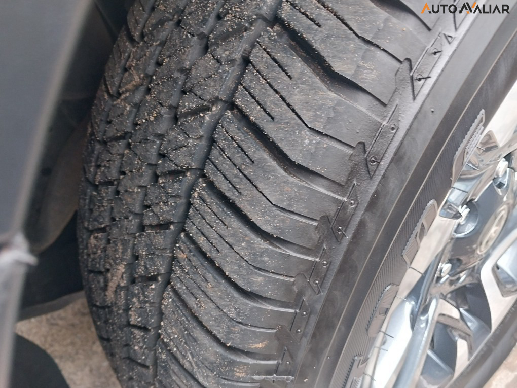 TOYOTA HILUX SW4 2.8 D-4D TURBO DIESEL SRX PLATINUM 4X4 AUTOM&Aacute;TICO