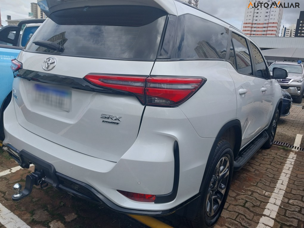 TOYOTA HILUX SW4 2.8 D-4D TURBO DIESEL SRX PLATINUM 4X4 AUTOM&Aacute;TICO