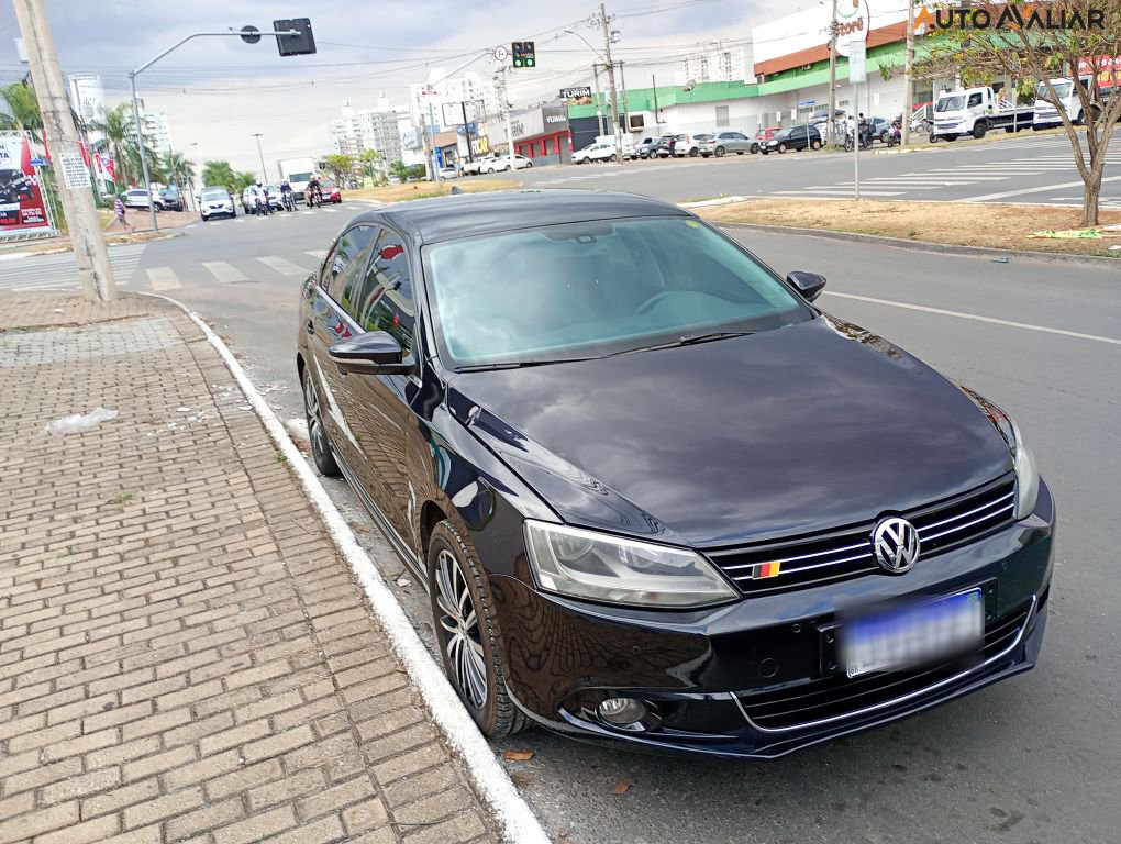 VOLKSWAGEN JETTA 2.0 TSI HIGHLINE 200CV GASOLINA 4P TIPTRONIC