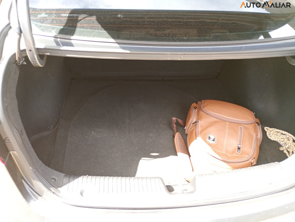 HYUNDAI HB20S 1.6 COMFORT PLUS 16V FLEX 4P AUTOMATICO