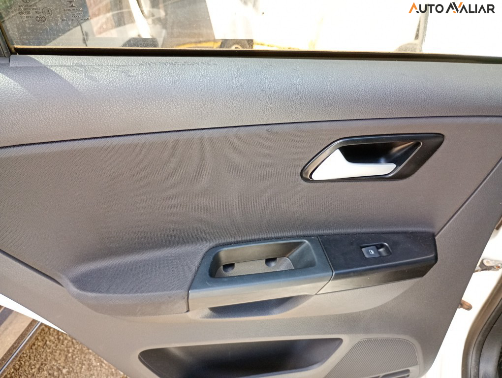 VOLKSWAGEN CROSSFOX 1.6 MI FLEX 8V 4P MANUAL