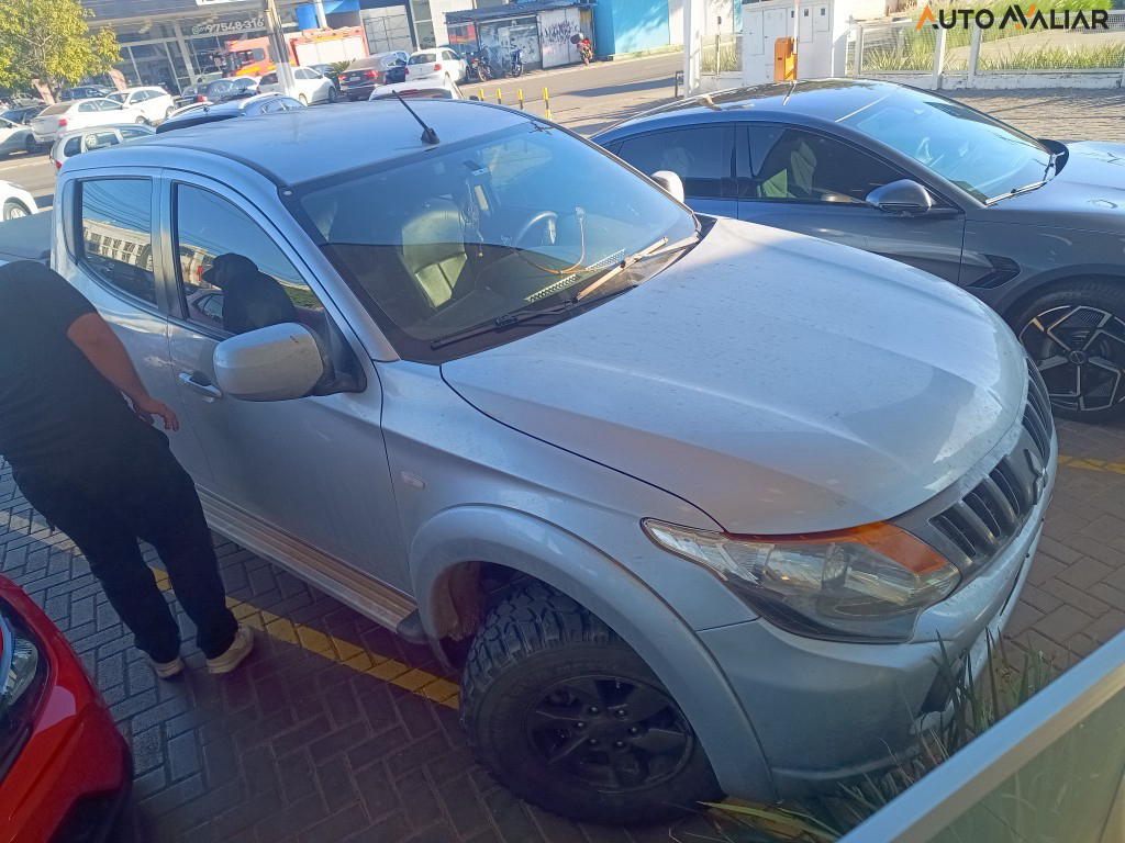 MITSUBISHI L200 TRITON  2.4 16V TURBO DIESEL SPORT GLS CD 4P 4X4 MANUAL