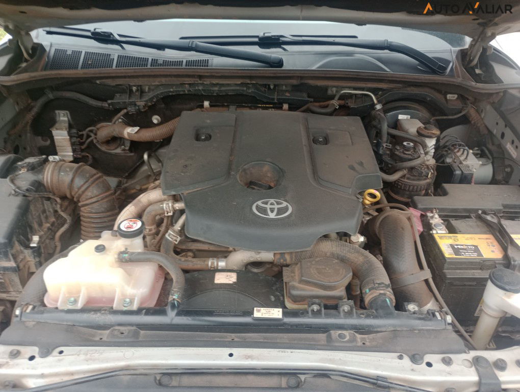 TOYOTA HILUX SW4 2.8 D-4D TURBO DIESEL SRX 7L 4X4 AUTOM&Aacute;TICO