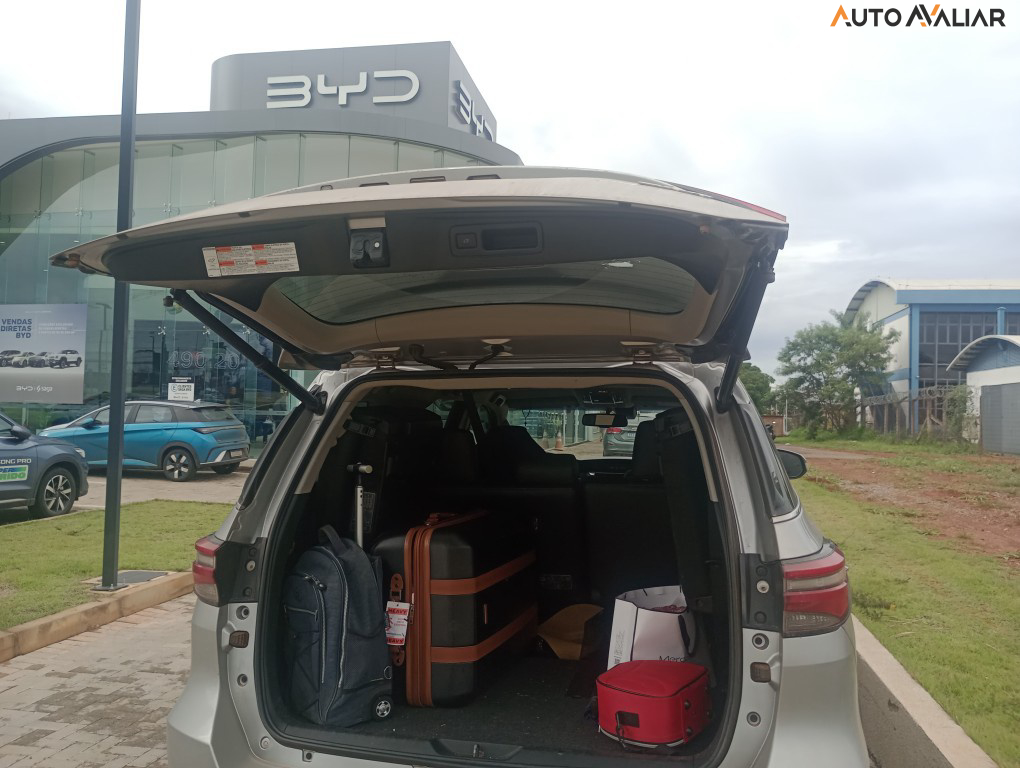 TOYOTA HILUX SW4 2.8 D-4D TURBO DIESEL SRX 7L 4X4 AUTOM&Aacute;TICO