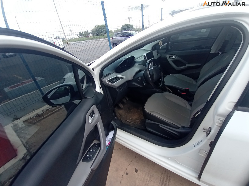PEUGEOT 208 1.2 ALLURE 12V FLEX 4P MANUAL