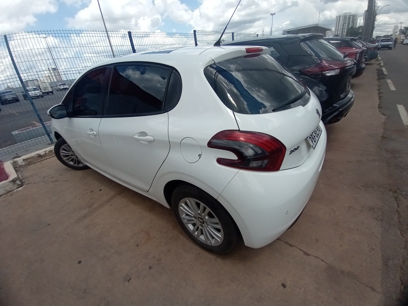 PEUGEOT 208 1.2 ALLURE 12V FLEX 4P MANUAL
