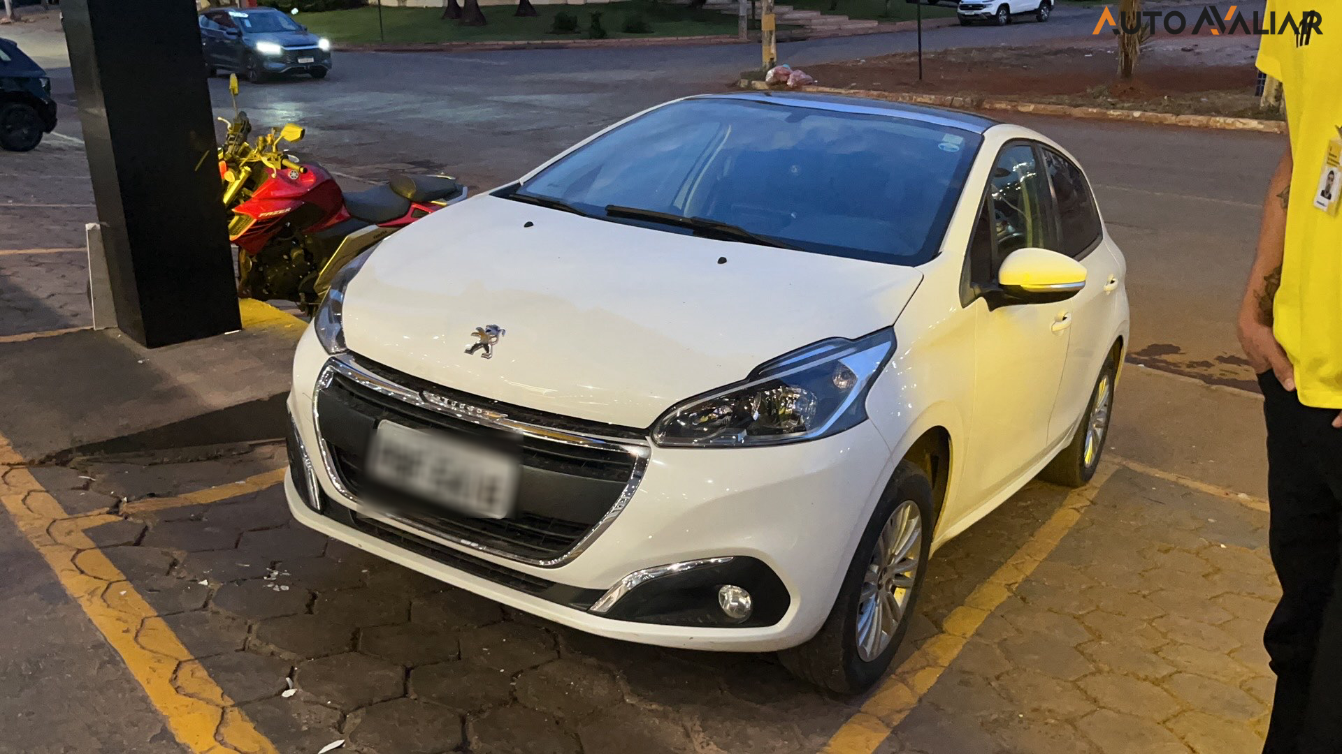PEUGEOT 208 1.2 ALLURE 12V FLEX 4P MANUAL