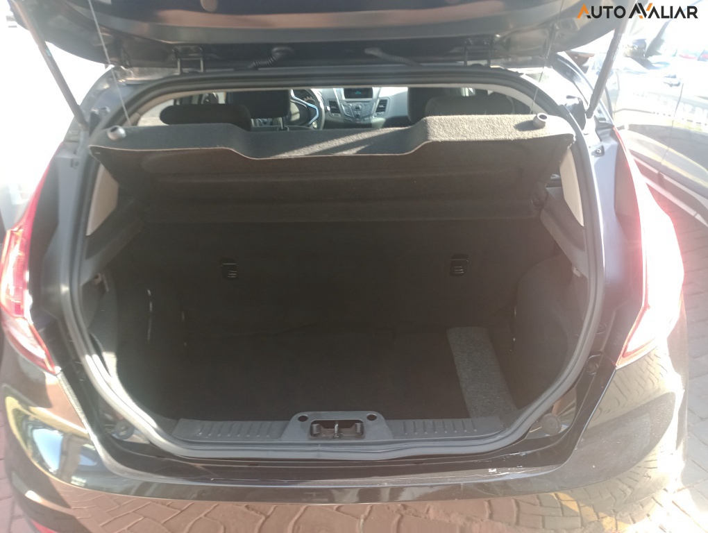 FORD FIESTA 1.6 SE HATCH 16V FLEX 4P POWERSHIFT