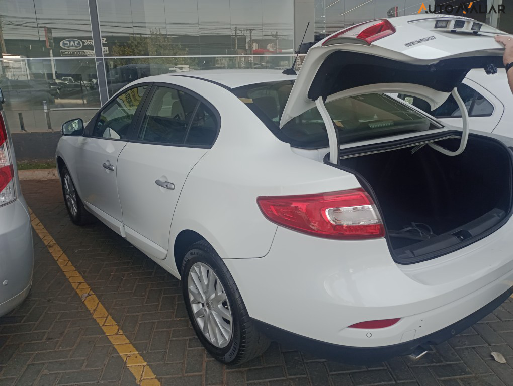 RENAULT FLUENCE 2.0 DYNAMIQUE PLUS 16V FLEX 4P AUTOMATICO