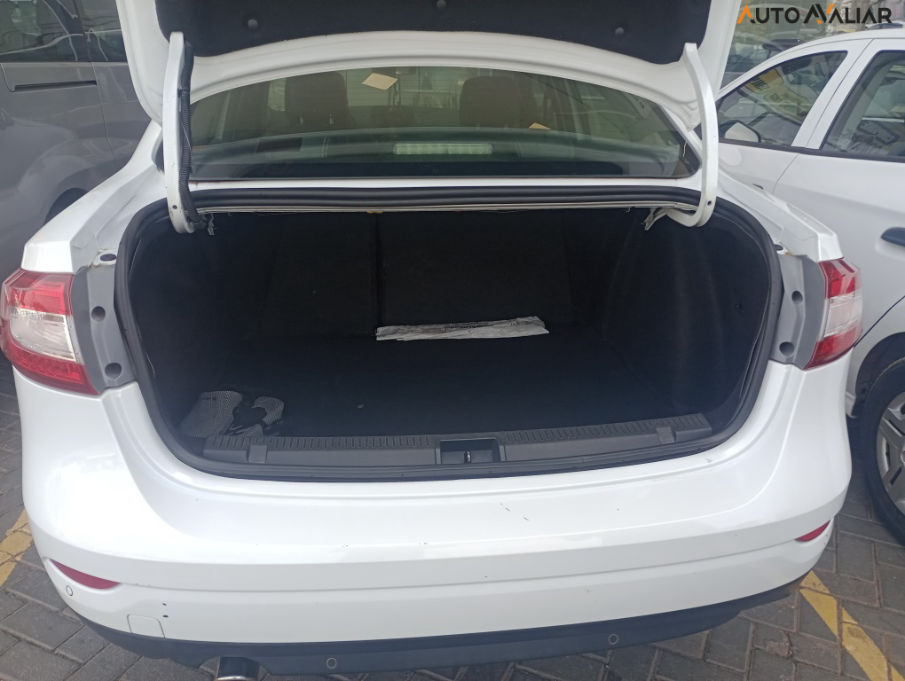 RENAULT FLUENCE 2.0 DYNAMIQUE PLUS 16V FLEX 4P AUTOMATICO