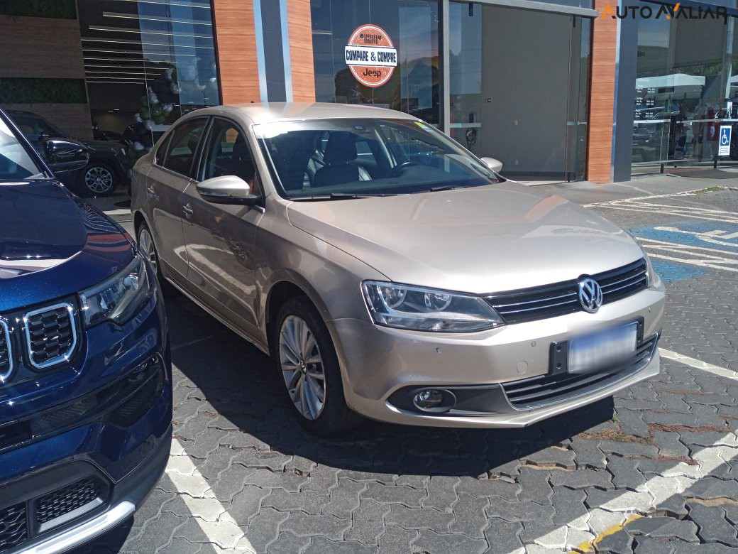 VOLKSWAGEN JETTA 2.0 TSI HIGHLINE 211CV GASOLINA 4P TIPTRONIC