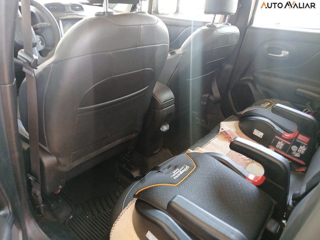 JEEP RENEGADE 1.3 T270 TURBO FLEX LONGITUDE AT6