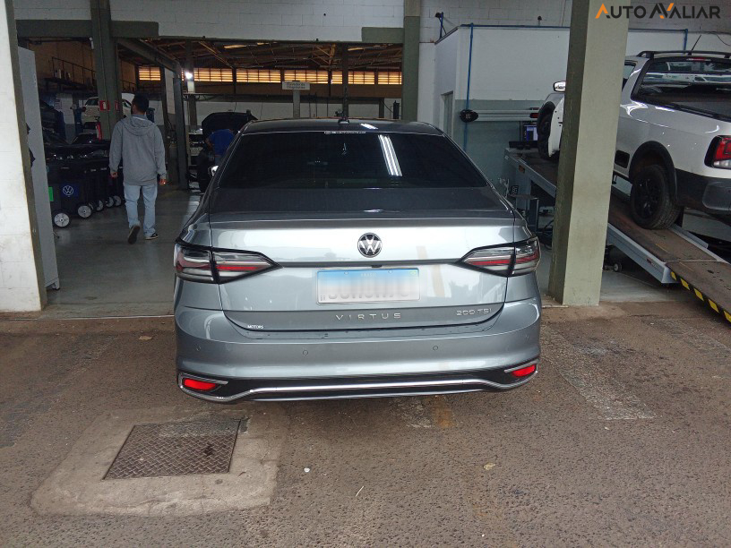 VOLKSWAGEN VIRTUS 1.0 200 TSI HIGHLINE AUTOMÁTICO
