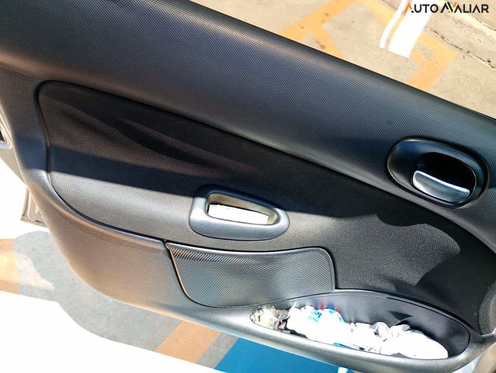 PEUGEOT 207 1.4 XR 8V FLEX 4P MANUAL