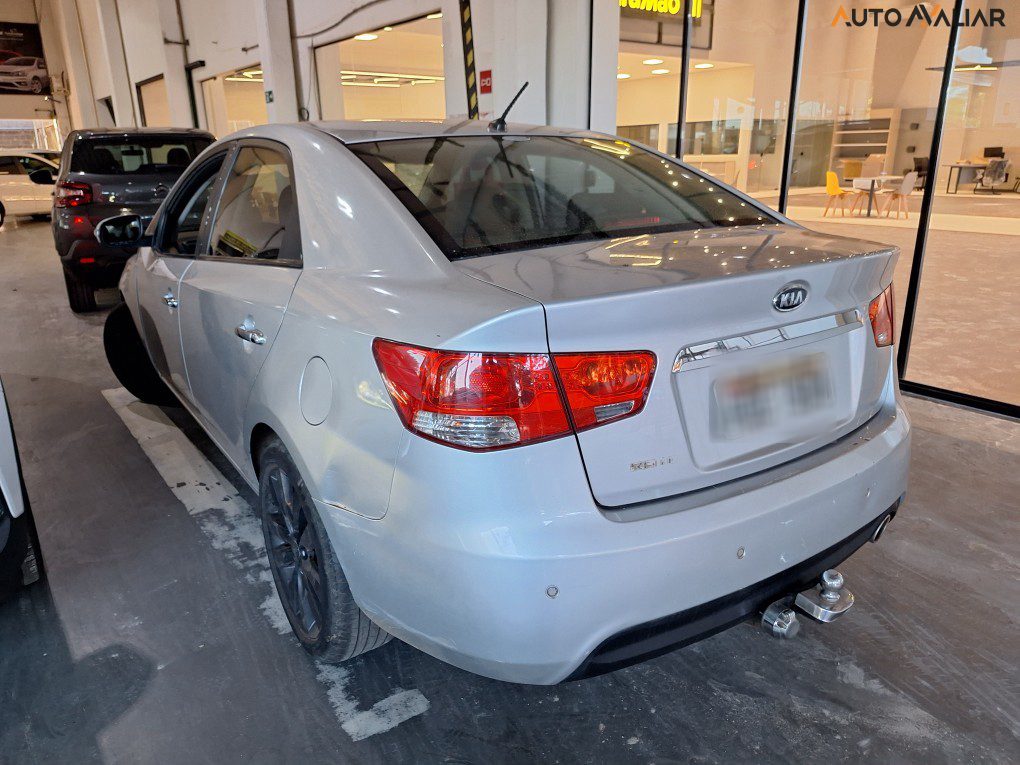 KIA CERATO 1.6 E.213 SEDAN 16V GASOLINA 4P MANUAL