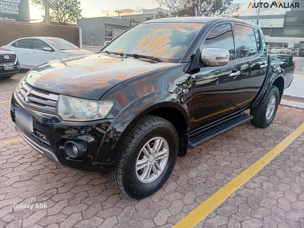 MITSUBISHI L200 TRITON  3.5 HPE 4X4 CD V6 24V FLEX 4P AUTOMATICO