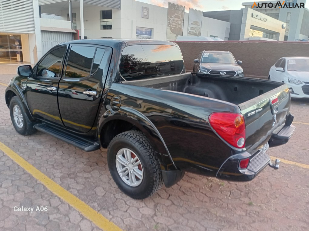 MITSUBISHI L200 TRITON  3.5 HPE 4X4 CD V6 24V FLEX 4P AUTOMATICO