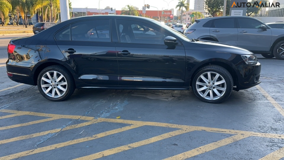 VOLKSWAGEN JETTA 2.0 COMFORTLINE FLEX 4P TIPTRONIC