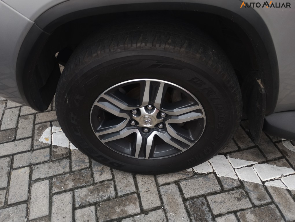 TOYOTA HILUX SW4 2.7 SR 4X2 16V FLEX 4P AUTOMATICO