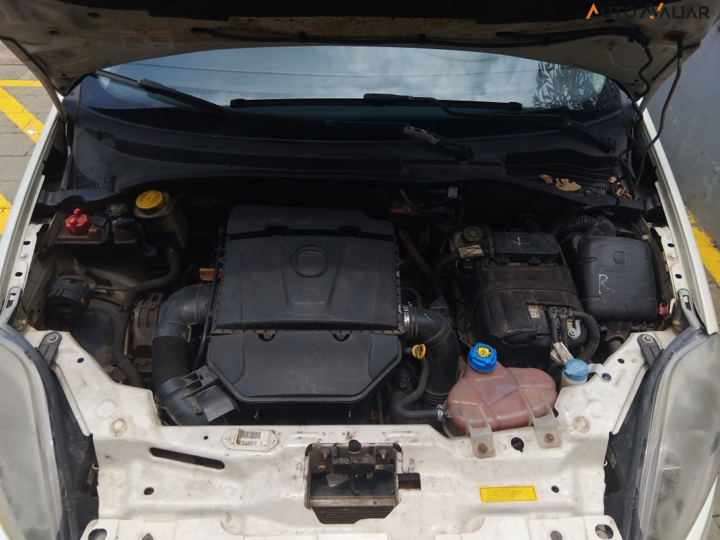 FIAT PUNTO 1.6 ESSENCE 16V FLEX 4P AUTOMATIZADO