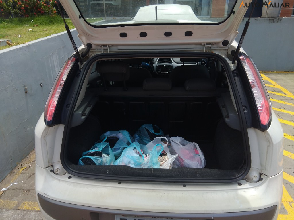 FIAT PUNTO 1.6 ESSENCE 16V FLEX 4P AUTOMATIZADO